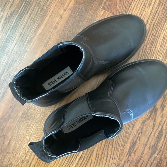 Steve Madden Chunky Sole Pull-On Ankle Boots - Picture 7 of 8